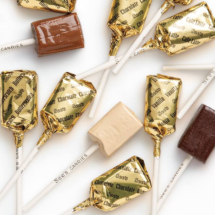 Sees candies